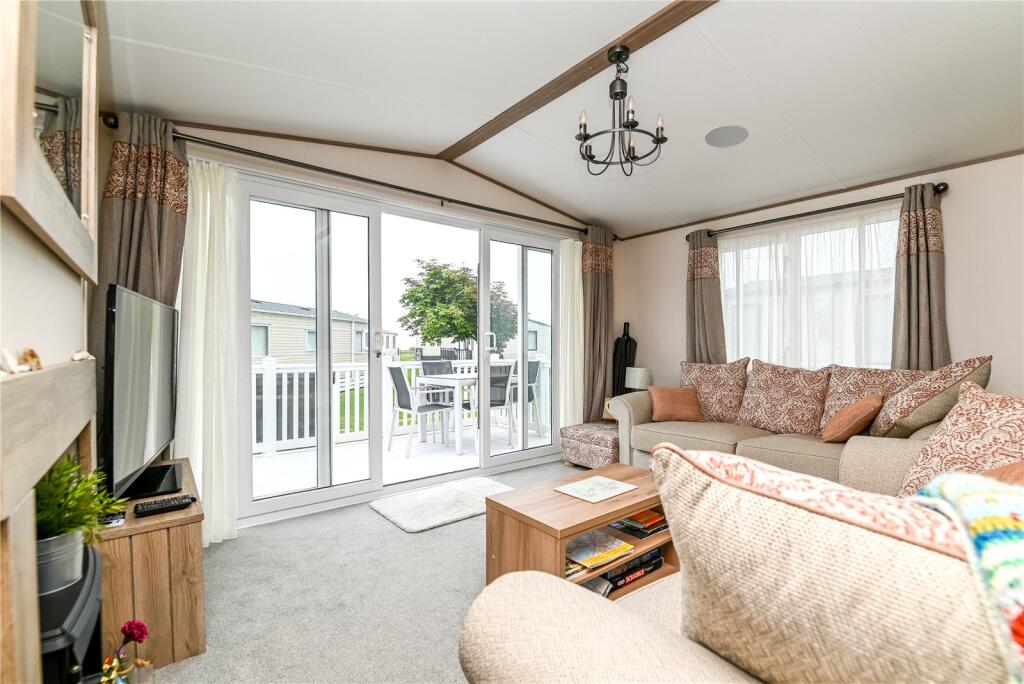 Chewton Sound, Hoburne Naish Holiday Park, Barton On Sea, Hampshire, BH25 photo 3