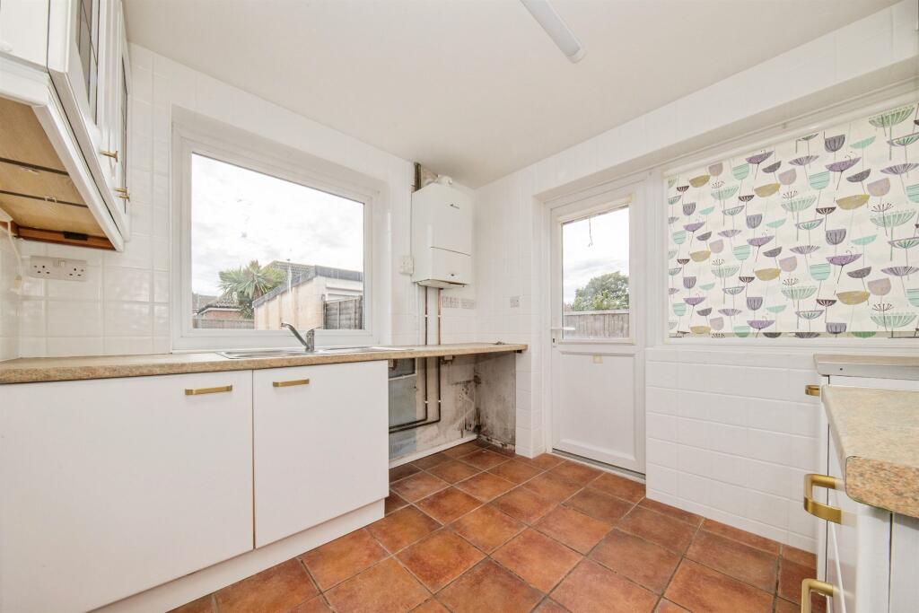 Bembridge Close, Clacton-On-Sea photo 4