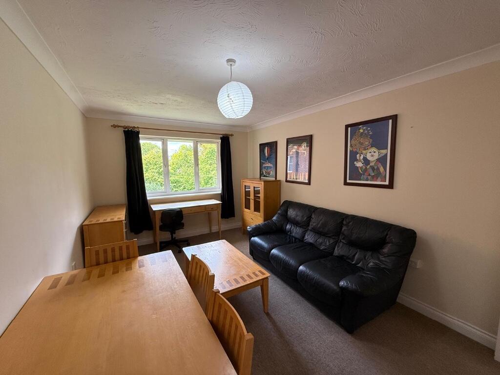 Kings Oak Court, Queens Road, Reading, Berkshire, RG1 photo 2