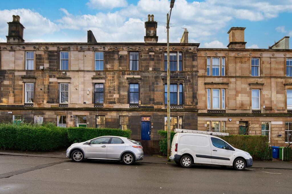 Main image of property: 28 Queen Mary Avenue, Queens Park, Glasgow, G42 8DT