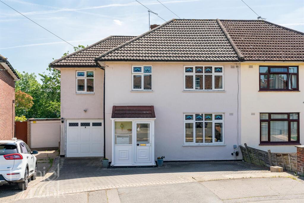 Main image of property: Chequers Road, Loughton