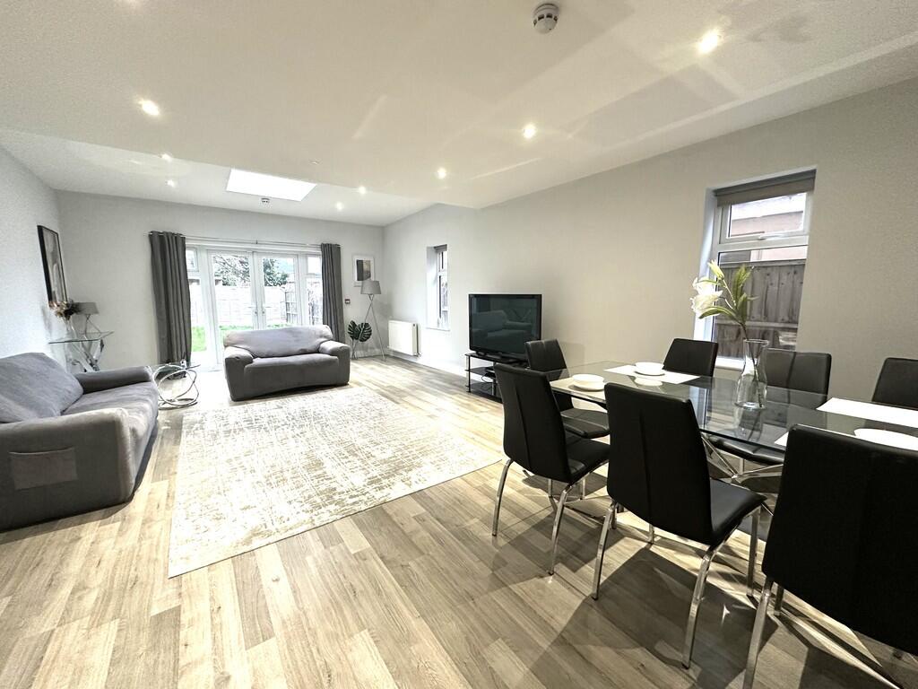 Elmshott Lane, Cippenham, Slough - View 2