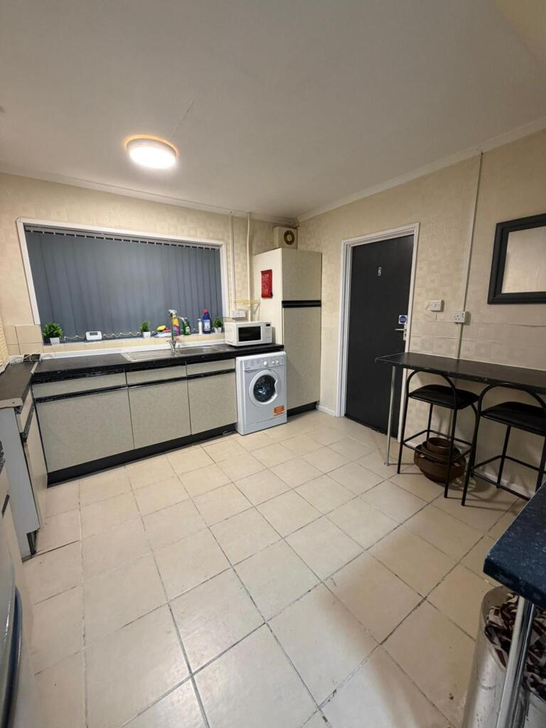 Additional image 4 of Room Available In B45