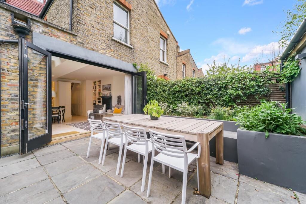 House in London - View 5