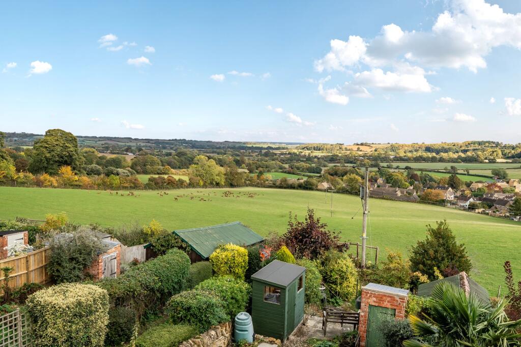House in Gloucester - View 4