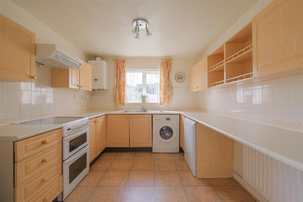 House in Brighouse, Rastrick - View 4