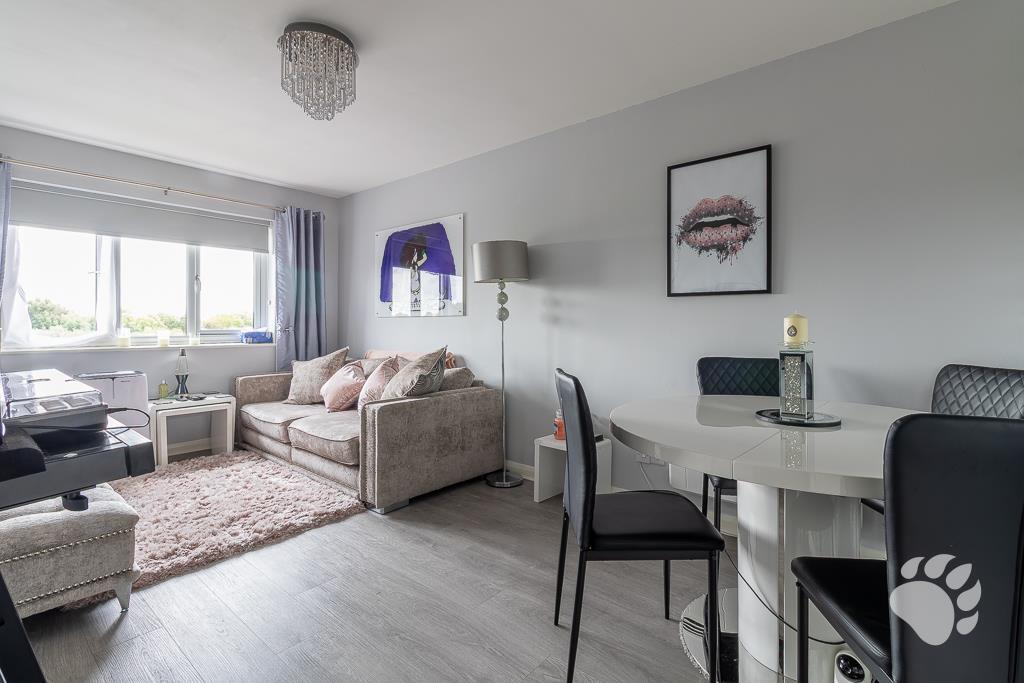 Apartment in Southend-on-Sea - View 3