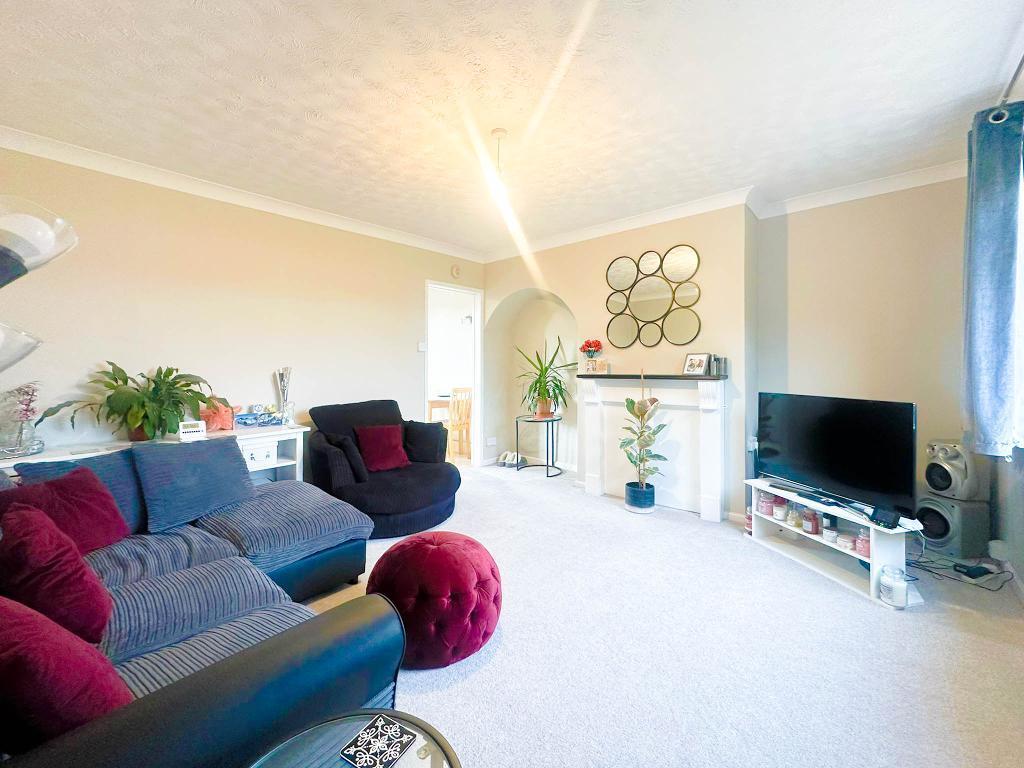 Longcroft Avenue, Devizes, SN10 3AS photo 3