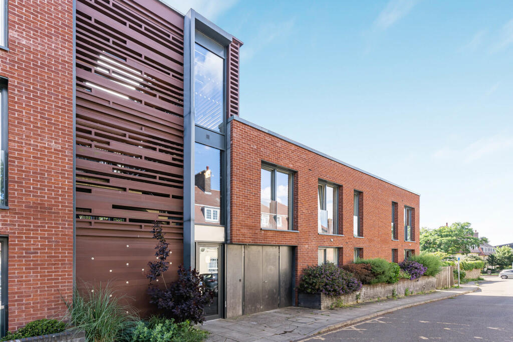 Main image of property: Mountearl Gardens, London, SW16