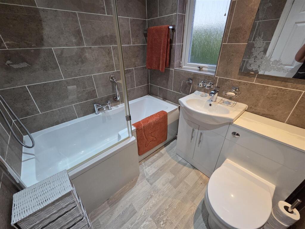 House in Wakefield - View 5