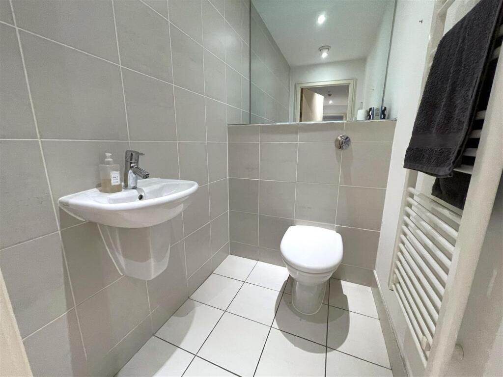 Apartment in Manchester, First Street, City Centre - View 4