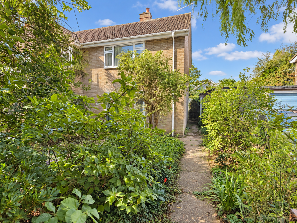 3-bed semi-detached on King Edgar Close, Ely, Cambridgeshire, £335,000