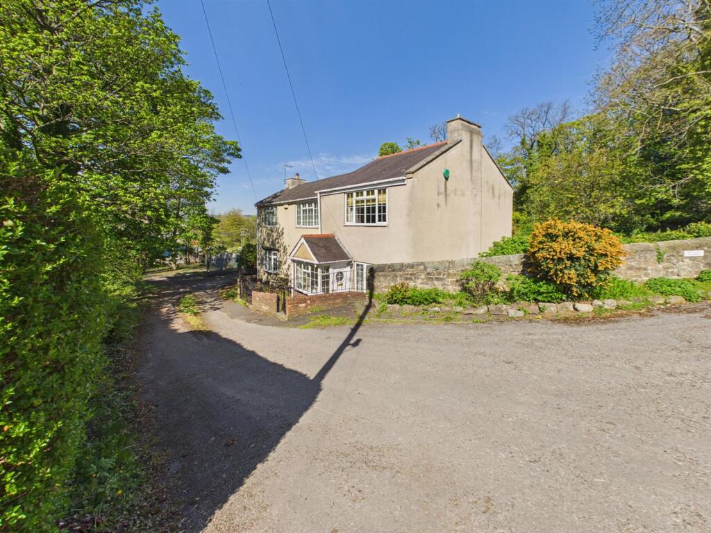 2-bed house on Station Cottages, Breckenbeds Road, Low Fell, £199,950