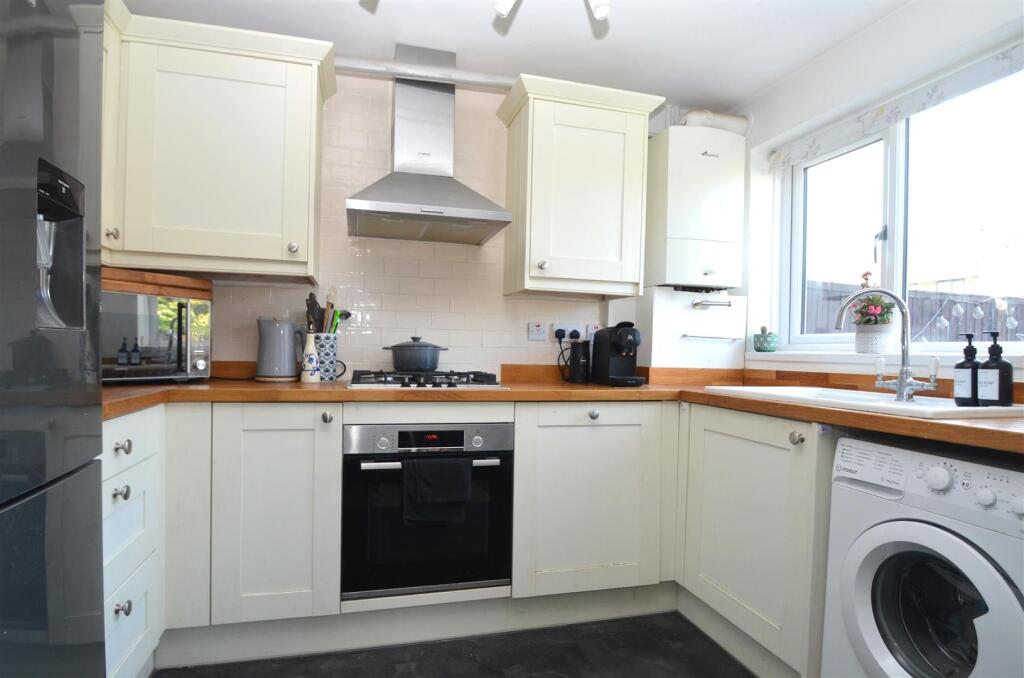 Shaftesbury Close, Nailsea - More