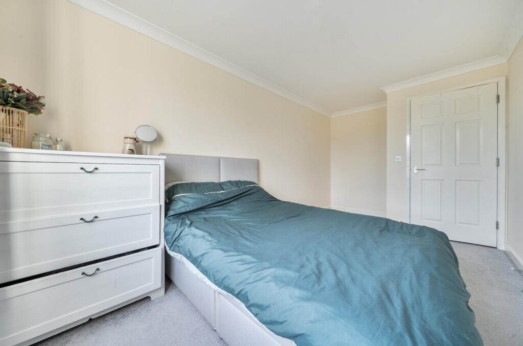 Apartment in Huntingdonshire, Loves Farm, St Neots - More