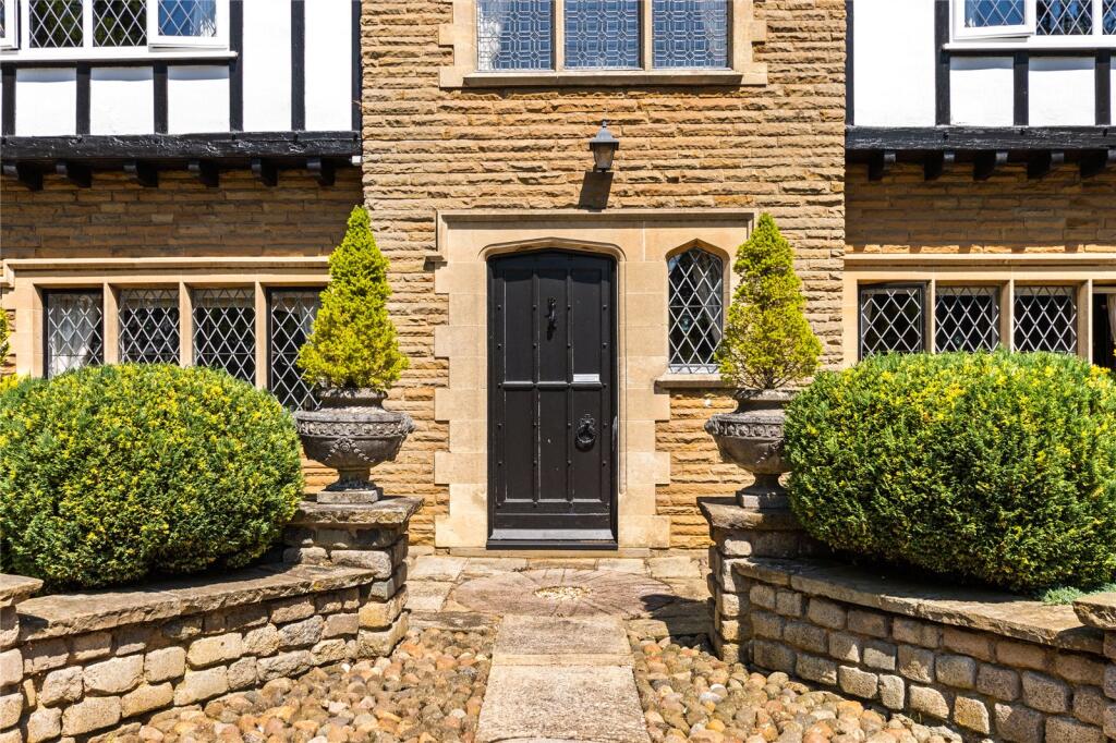 House in Lincoln - View 5