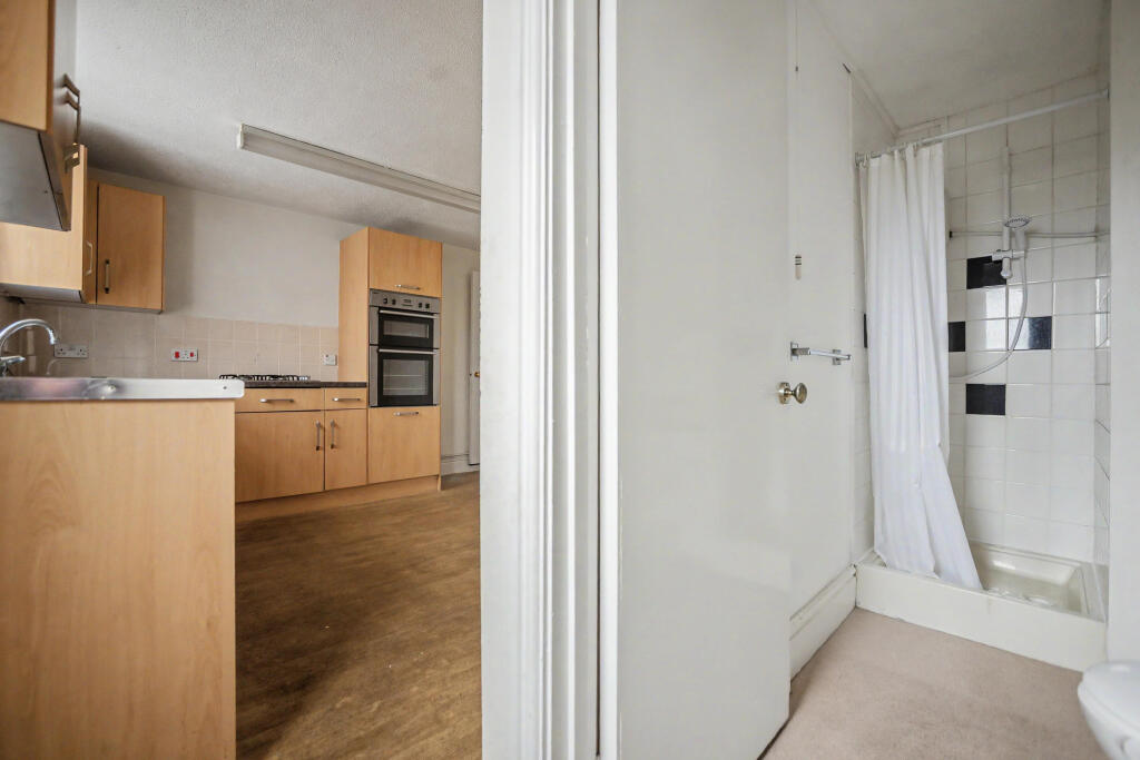 89 High Street, Queenborough, Kent, ME11 5AG photo 5