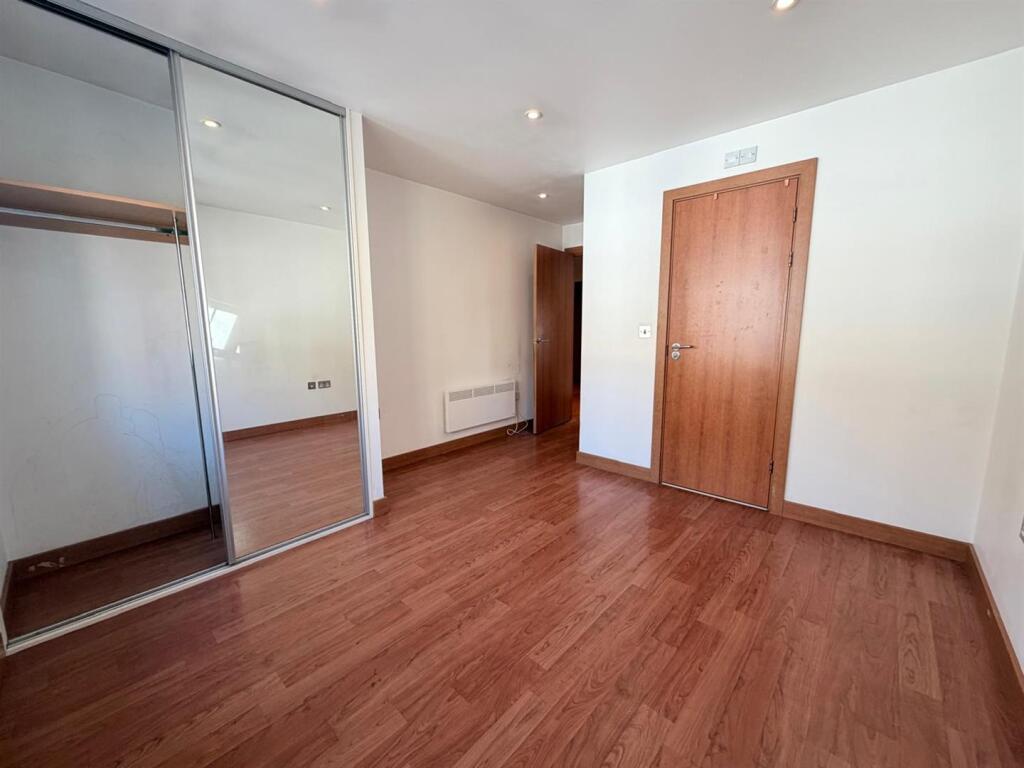 Apartment in Thurrock, Essex - View 4
