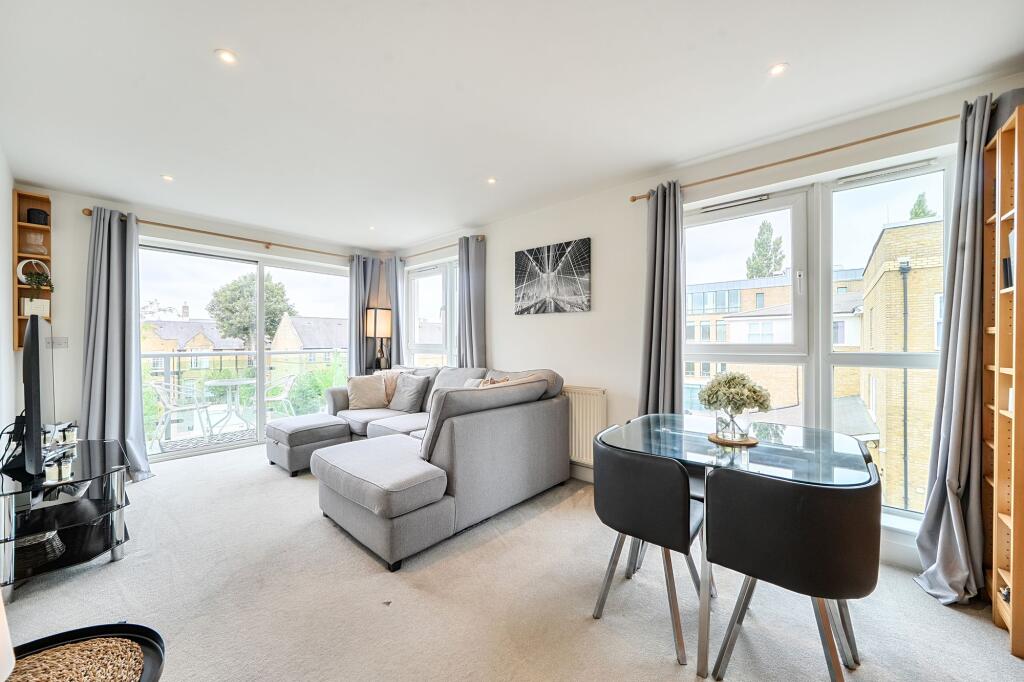 Apartment in Tandridge, Caterham-on-the-Hill - View 2