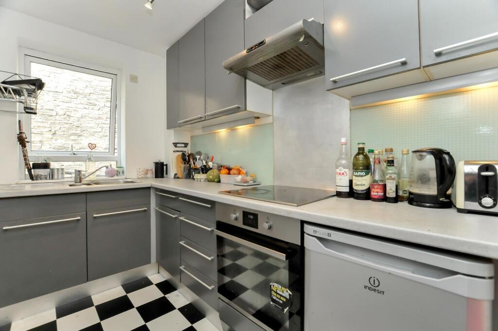 Apartment in London - More