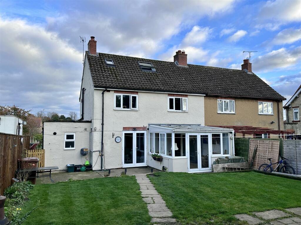 3-bed semi-detached on Castlegarth, Thornton-Le-Dale, Pickering, £245,000