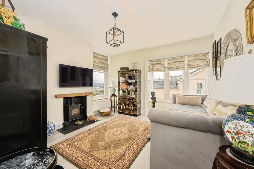 Apartment in Redhill, Reffles Bridge, Earlswood - View 3