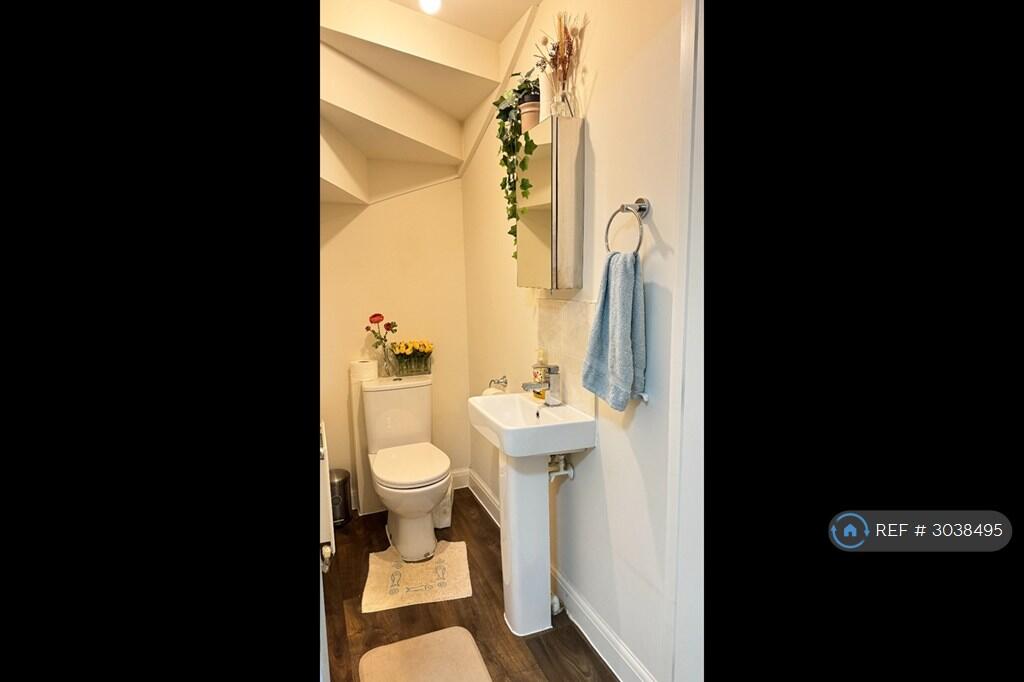 House in Luton - View 5