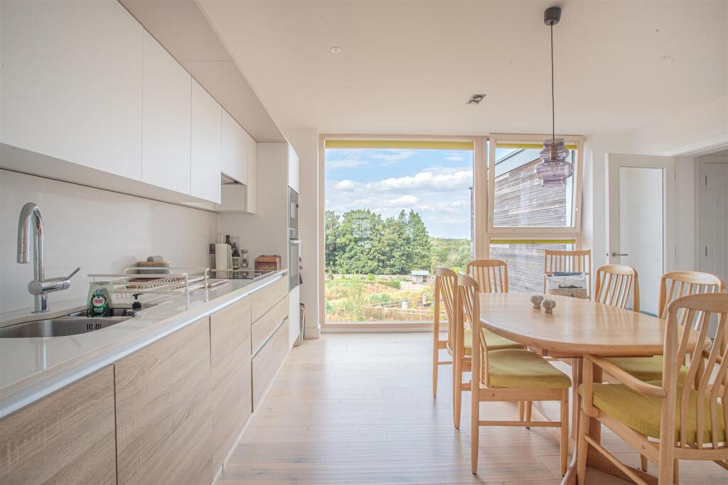 Apartment in Corsham, Wadswick, Box - View 3
