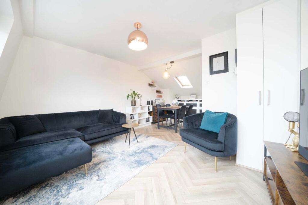 Apartment in London - View 3