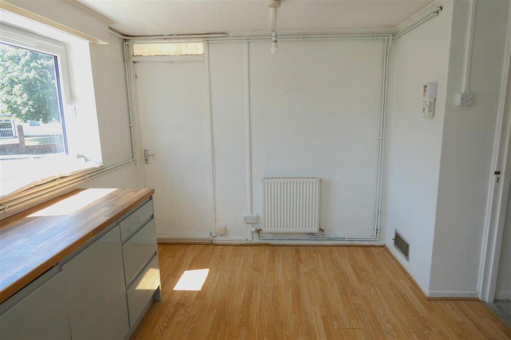 Apartment in Swansea - View 4