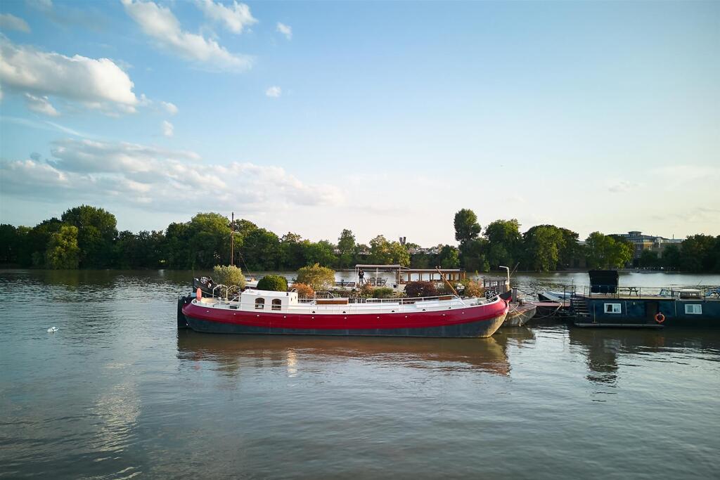 3-bed house on The Dove Pier, Hammersmith, W6, £290,000