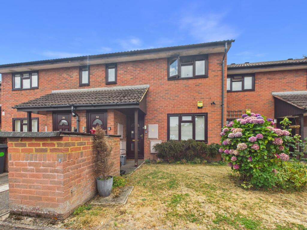 Main image of property: The Oaks, Kimberley Close, Langley, Berkshire, SL3
