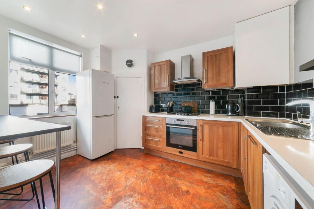 Apartment in Sutton - View 2