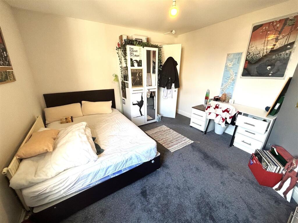 House in Liverpool, Wavertree - More