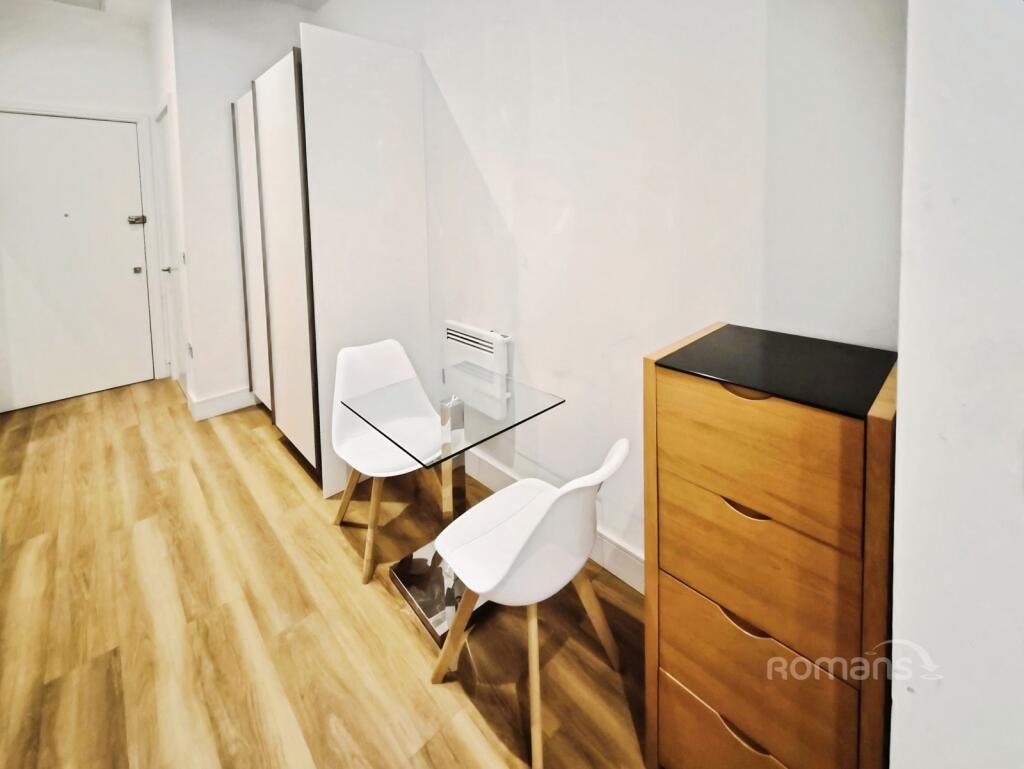 Apartment in Slough - More