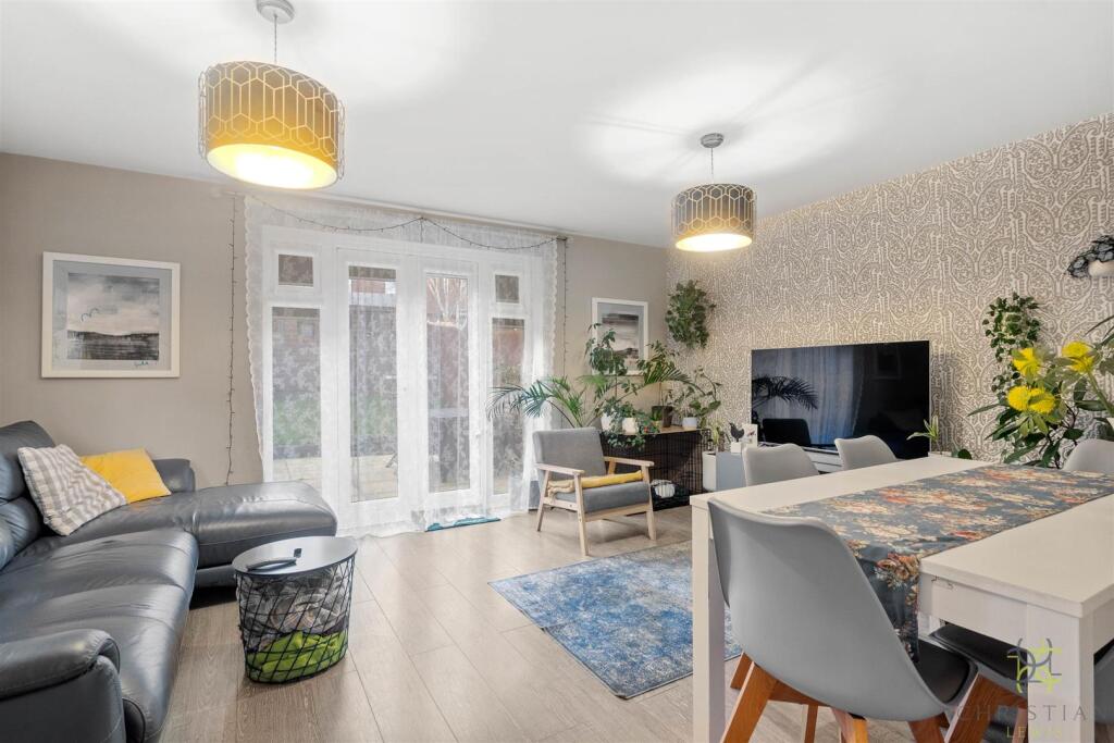 House in Worcester - View 2