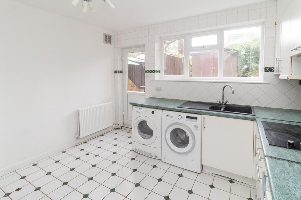 Heronsgate, Edgware, HA8 photo 3