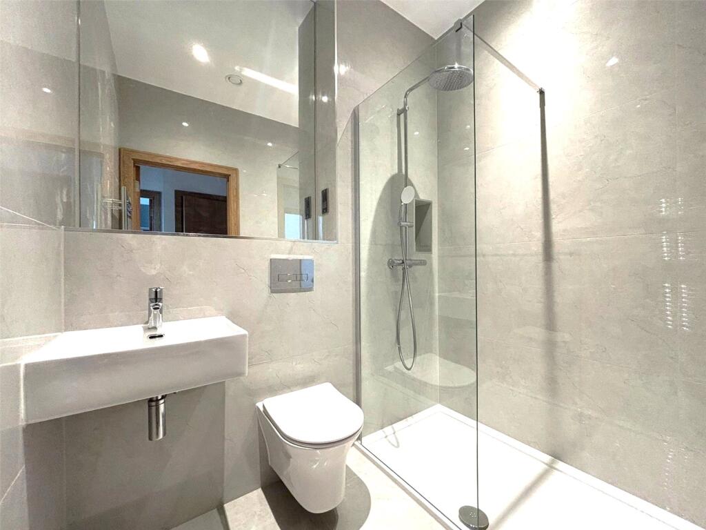 Apartment in Fleet, Waterfront Business Park - More