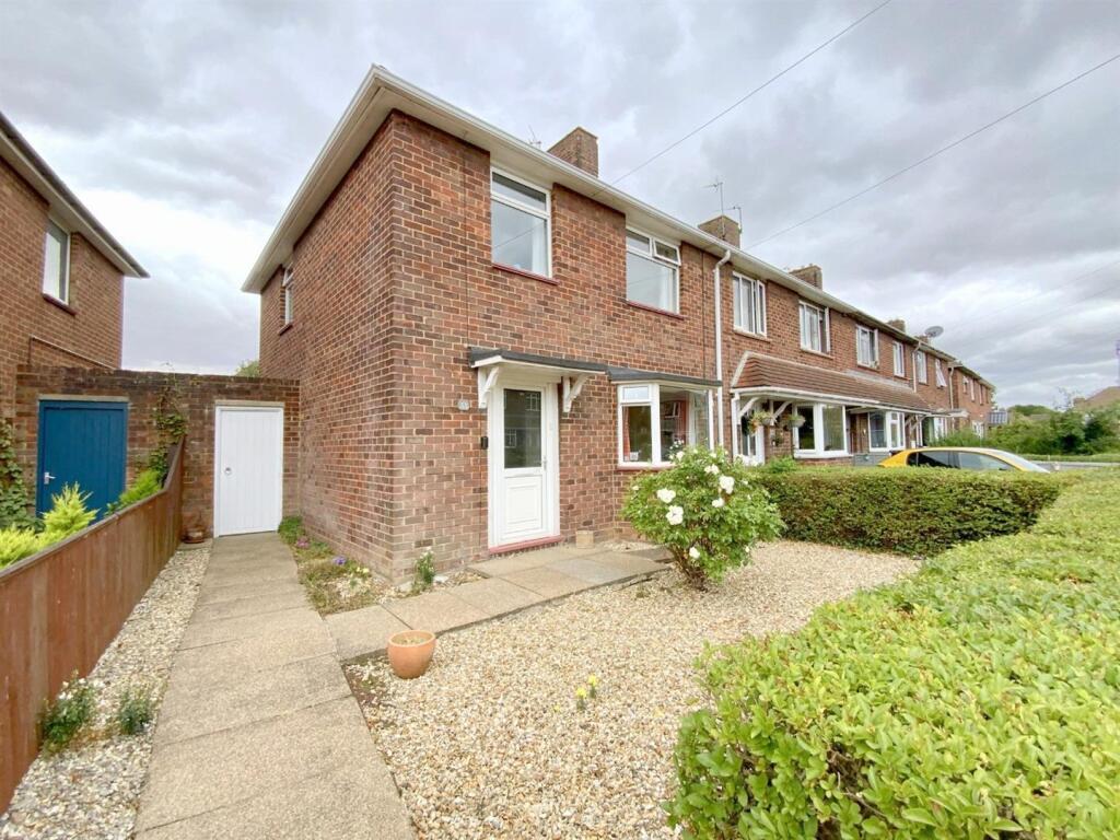 3-bed terraced on Filey Road, Grimsby, £130,000
