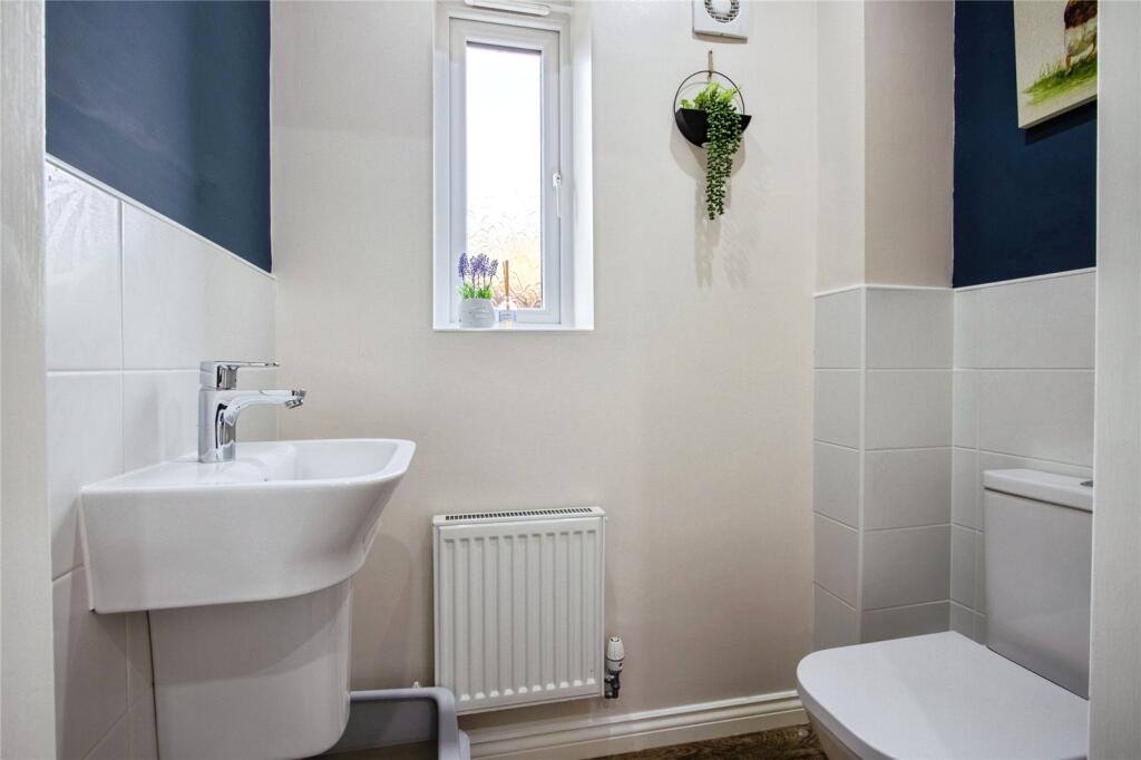 Rosewood Drive, Dewsbury, West Yorkshire, WF12 - View 5