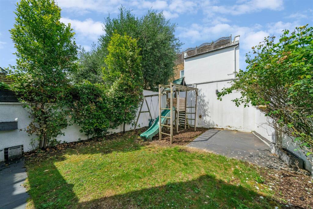 House in London, Grove Park - View 4