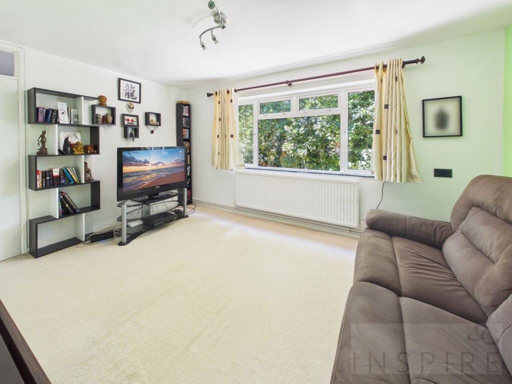 Apartment in Crawley, Worth - More