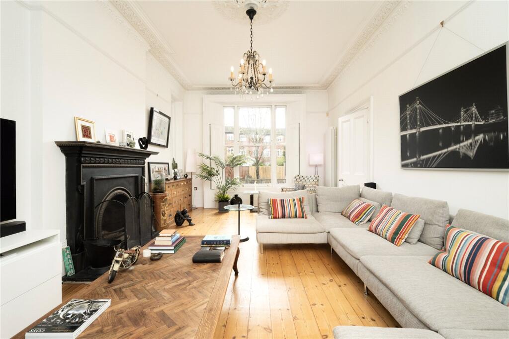 House in London, Royal Borough of Kingston upon Thames - View 5