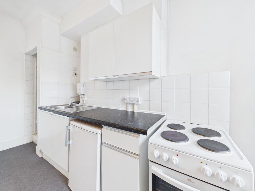 Apartment in Worthing, Broadwater - View 3