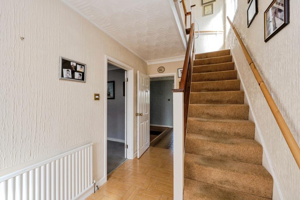 House in Loughor, Llwchwr - More