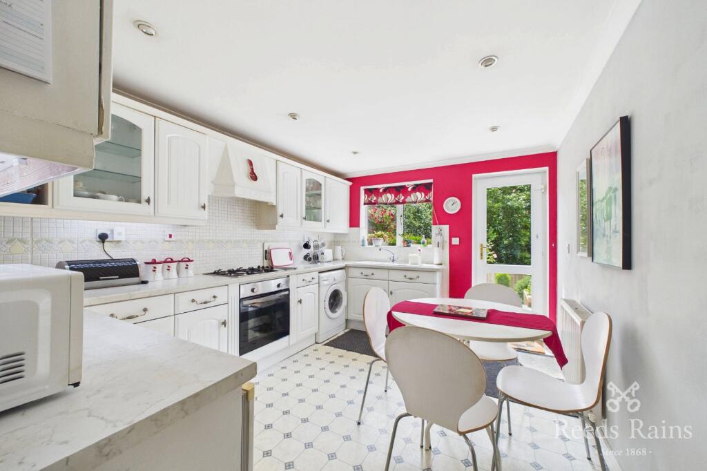 Holme Park Avenue, Chesterfield, Derbyshire, S41 photo 3