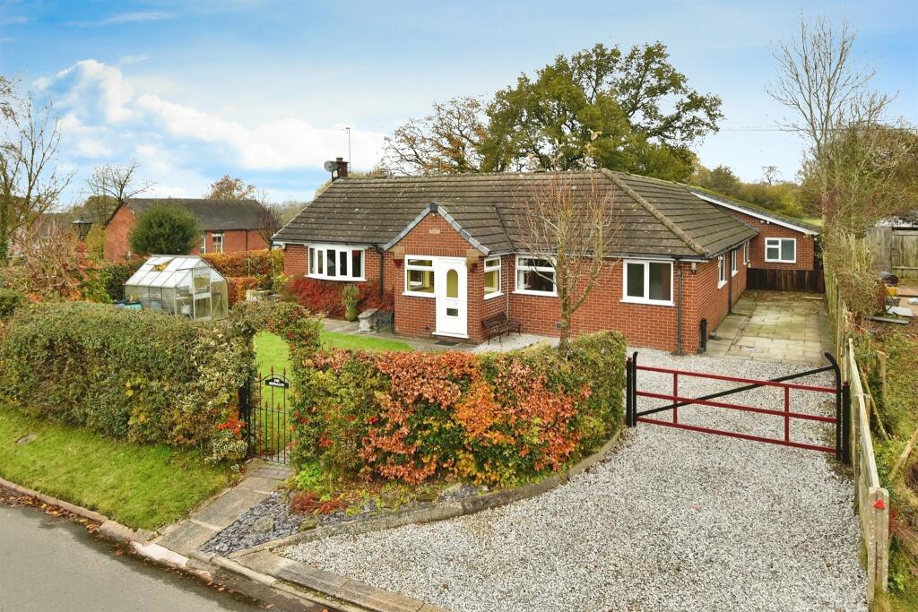 5-bed bungalow on Moss Lane, Cheadle, Stoke-On-Trent, £500,000