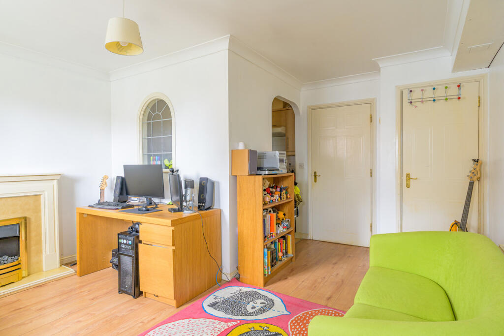 61, Avro Court, Hamble Le-Rice, SO31 photo 4
