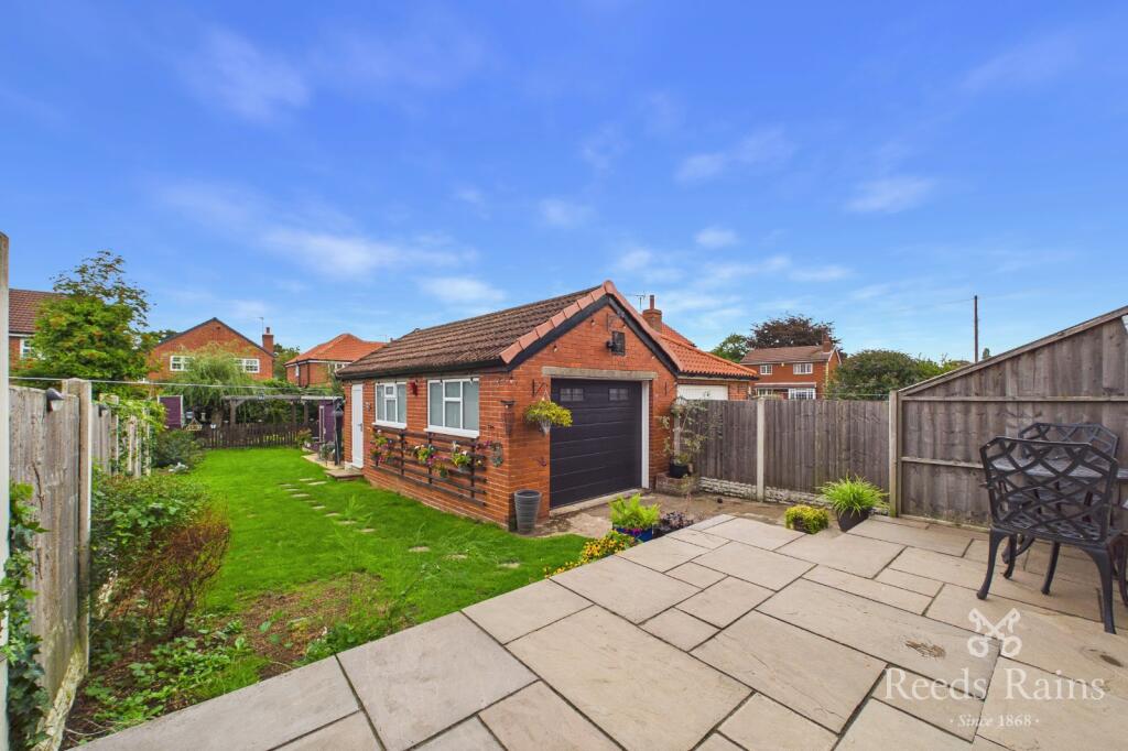 House in Rotherham, Throapham, Dinnington St. John's - View 2