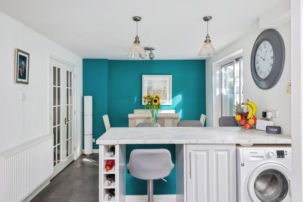House in Torquay, Torbay - More